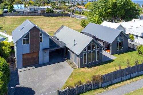 Taupo House | Huia Heights, Modern 4BR Home With Park Views