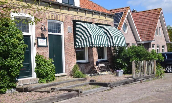 Munnekeburen Bed & Breakfast | Huisje onder de Linden