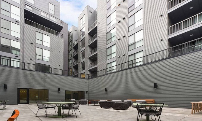 East Liberty Apartment | HULU+PARKING+GYM Near Universities|UPMC|Shopping