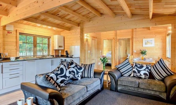 Saxmundham Apartment | Hulver Lodge, Snape, Suffolk.