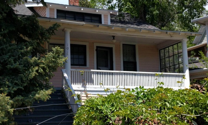 Manitou Springs Historic District Cottage | Hummingbird Cottage - downtown Manitou Springs