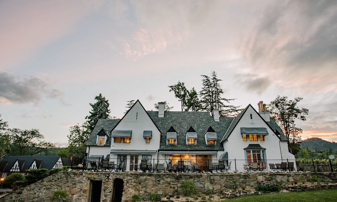 Medford Bed & Breakfast | Hummingbird Estate Wine & Suites