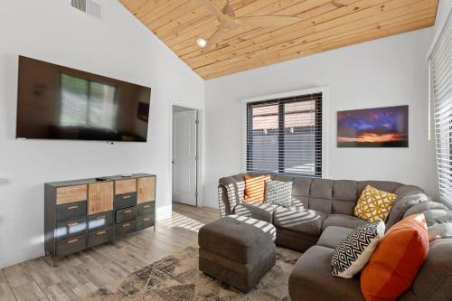 Evans Churchill Apartment | Hummingbird Harmony House with BBQ and Hot Tub in Downtown Phoenix