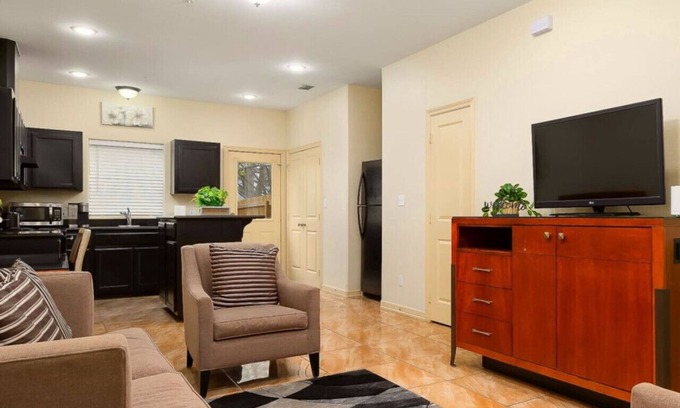 Pharr House | Hummingbird Haven 4 ~Travel Nurse Retreat