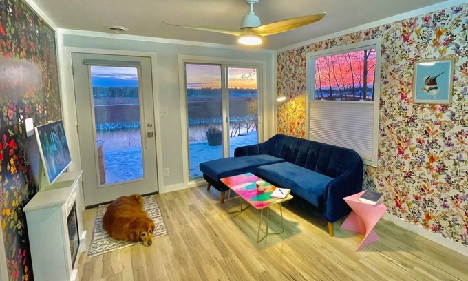 Sanford Cabin | Hummingbird House - Waterfront Vistas!
