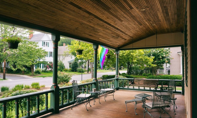 Easton Bed & Breakfast | Hummingbird Inn