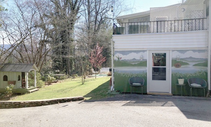 Lake Junaluska Apartment | Hummingbird Suite at Lake Junaluska.