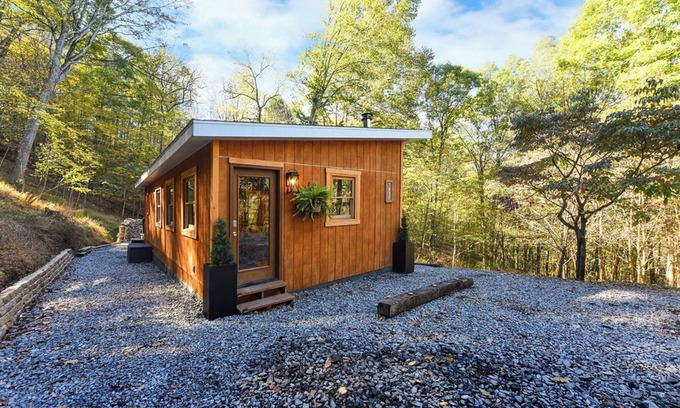 Vandergrift Cabin | Hungry Hollow Hideaway - Luxury Cabin on Private Acreage