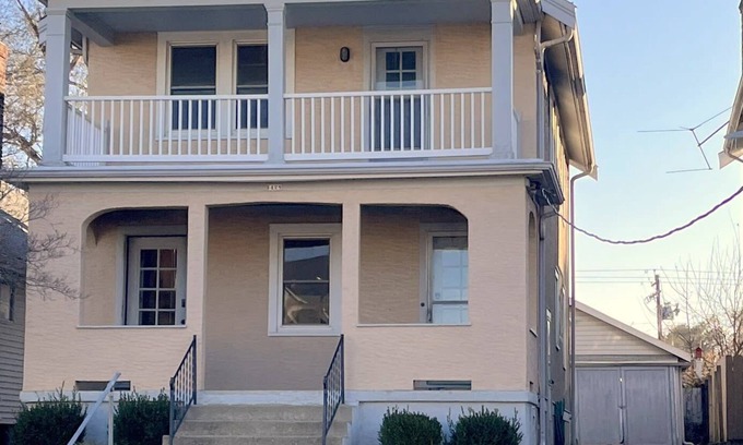Norwood House | Hunter #1, Private One Bed near Xavier & Downtown