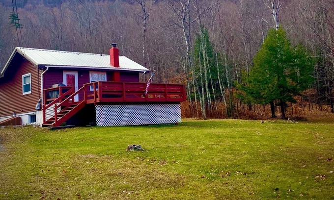 Hunter House | Hunter Mountain Hot-tub Hideaway