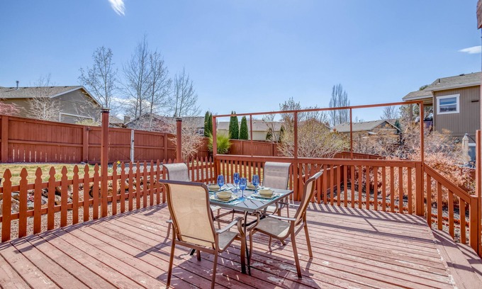 Boyd Acres House | Hunter's Circle- Mountain Views, Dok Ok, with a Fenced Yard, Close to Town
