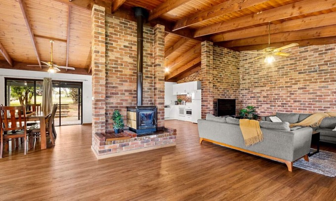 Whittingham House | Hunter Valley Country Vineyards 2 Homes Pets Heated PoolGames Room