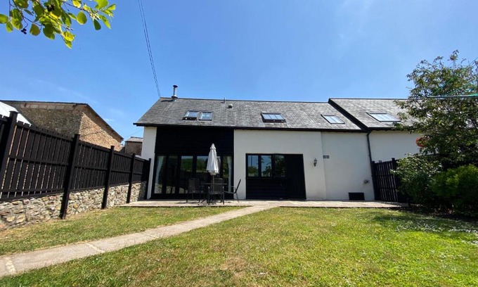 Honiton House | Hunters Moon
