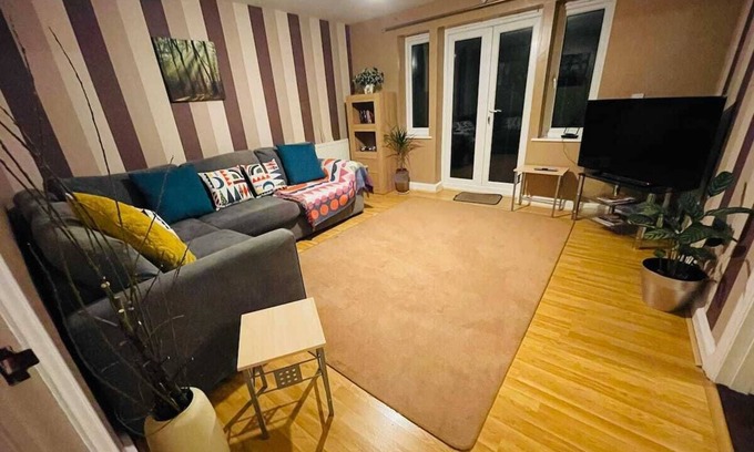 Huntingdon House | Huntingdon 6 beds Free parkingn