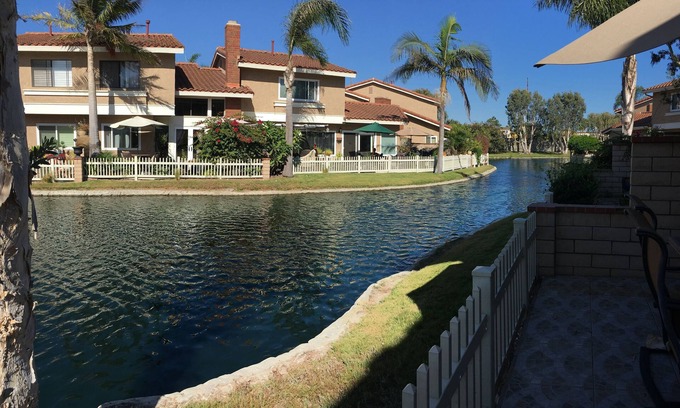 Huntington Beach Condo | Huntington Beach Condo-Gated Community-Location-Walk to pier/shops/restaurants