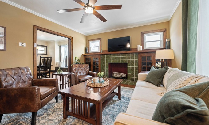 Huntington House | Huntington Modern History - 4BR MU, DT, St Marys
