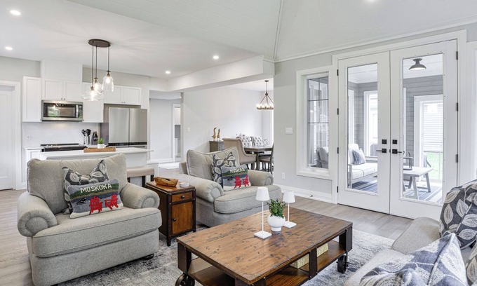 Minett House | Huron Cottage (#60)