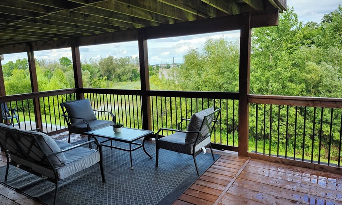 Kitchener Apartment | Huron Natural Hidden Gem with a beautiful Ravine view - Kitchener