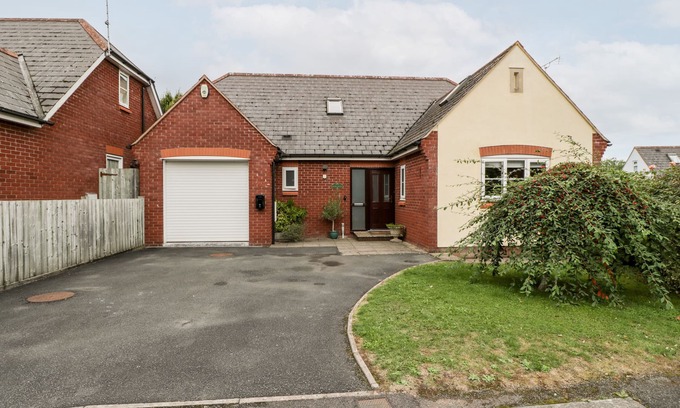 Ewyas Harold Cottage | HURST GREEN, pet friendly, with a garden in Ewyas Harold
