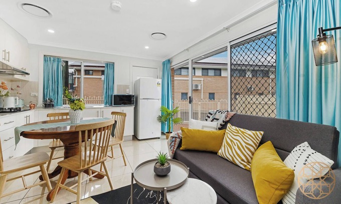 Hurstville Apartment | Hurstville 2Br Granny flat near Shopping & Train