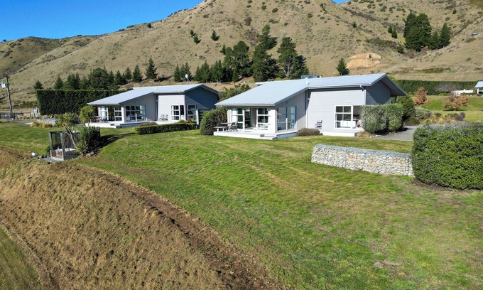 Hurunui House | Hurunui River Retreat - Flax Cottage