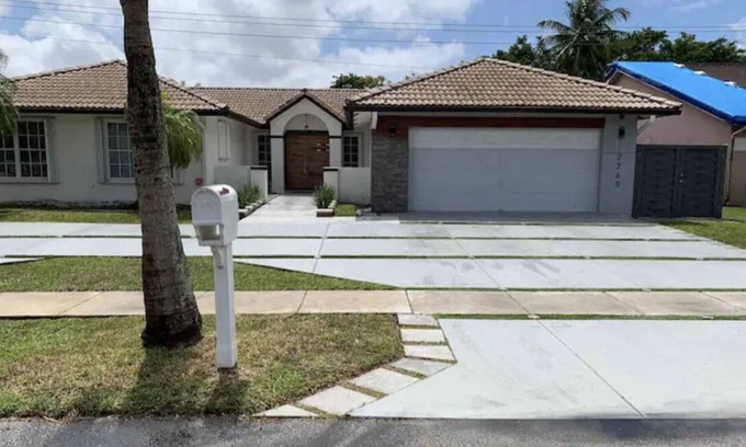 Miramar House | Hushed Miramar Town
