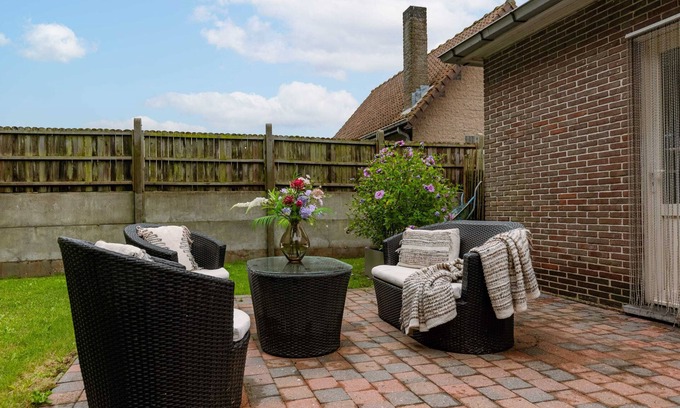 Adinkerke House | Huswell - Home in serene area, pets are welcome