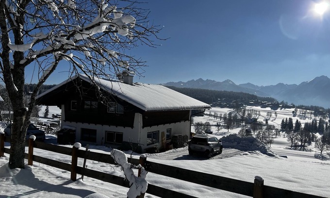 Ramsau am Dachstein Cabin | Hut with a view of the Dachstein and direct access to the ski and cross-country slopes.