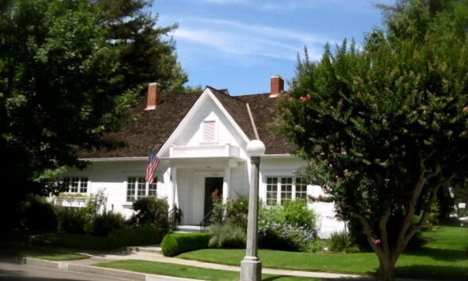 Lodi House | Hutchins House in Beautiful Downtown Lodi