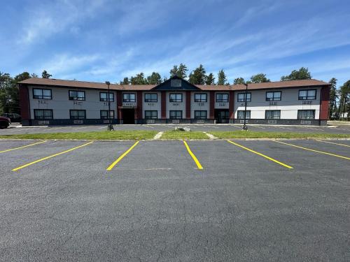 Algoma District Hotel | HWY 17 Hotel