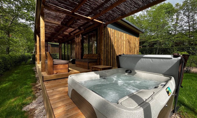 Anould Ski Chalet | HY Lødge Spa n°5 - 4 people: Chalet with Private Spa for a Family Stay