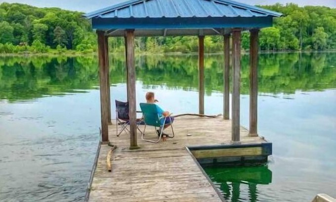 Pittsville Cottage | Hycliff Lodge- 3 br, 2 ba Waterfront Getaway