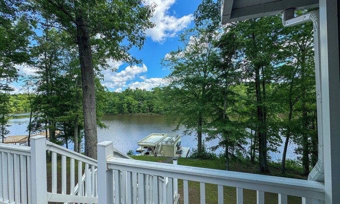 Leasburg House | Hyco Hills Hideaway- private location, close to VIR, fast wi-fi, HOT TUB