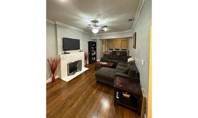 Grand Boulevard Apartment | Hyde Park Spacious Gem