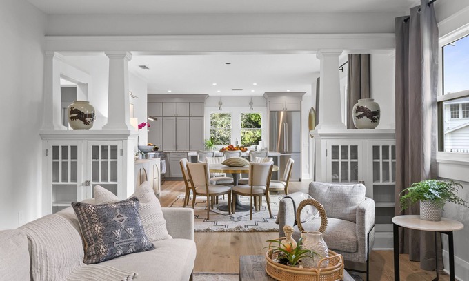 SoHo House | Hyde Park ð Totally Remodeled Historic Bungalow
