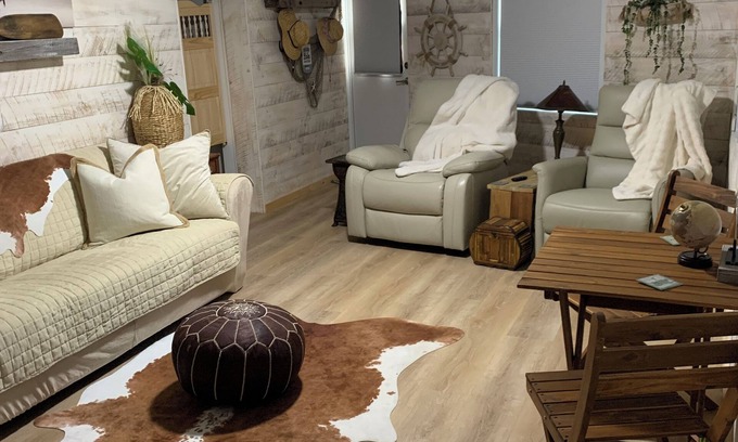 Lakeport House | Hyde’s Hydeaway