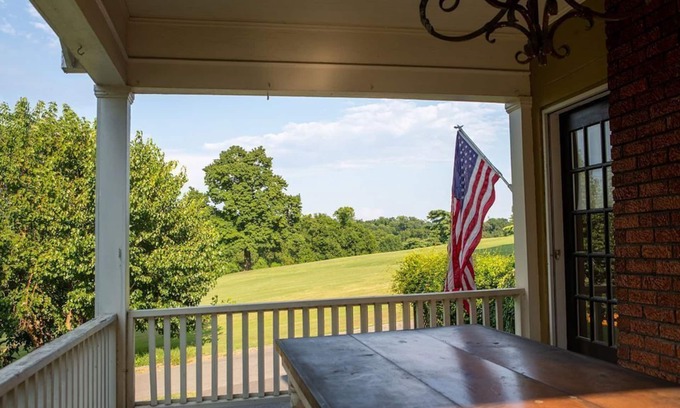 East Nashville House | Hydrangea: Golf Views, Porch Vibes, 3mi Broadway!