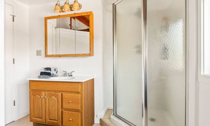 Upper Moonridge Apartment | Hygee Frosk + Views + Hot Tub + Big Bear Lake