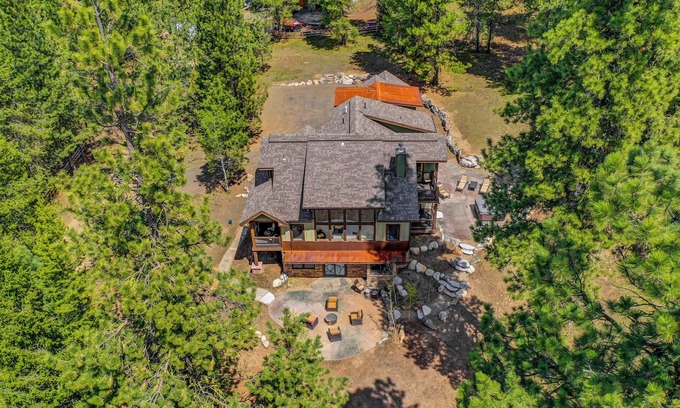 McCall House | Hygge Mountain Retreat - Hot tub - Patio - Fire pit - Wifi - 2 Kitchens - Family Retreat