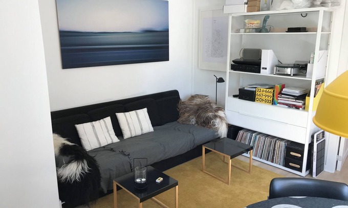 Amager Condo | Hyggelig Lejlighed med 2 Altaner tæt på Metro og Indkøbsfaciliteter