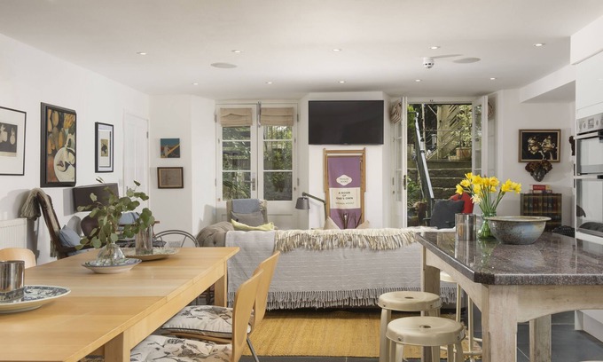 Chysauster Apartment | Hypatia Apartment - STUNNING APARTMENT. CLOSE TO BEACHES. DOG FRIENDLY