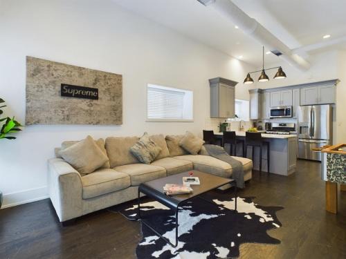 West Town Apartment | Hype Loft Experience