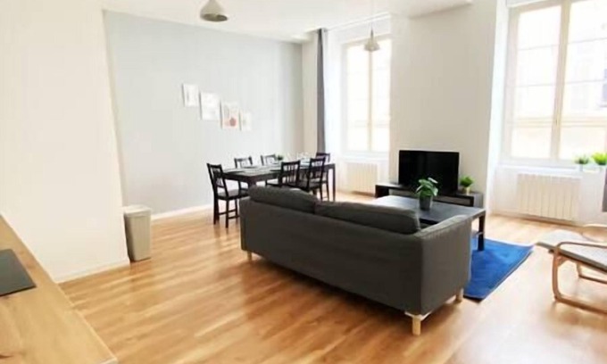 La Madeleine Apartment | Hypercentre Luxueux T5 120m2 Parking Fermé