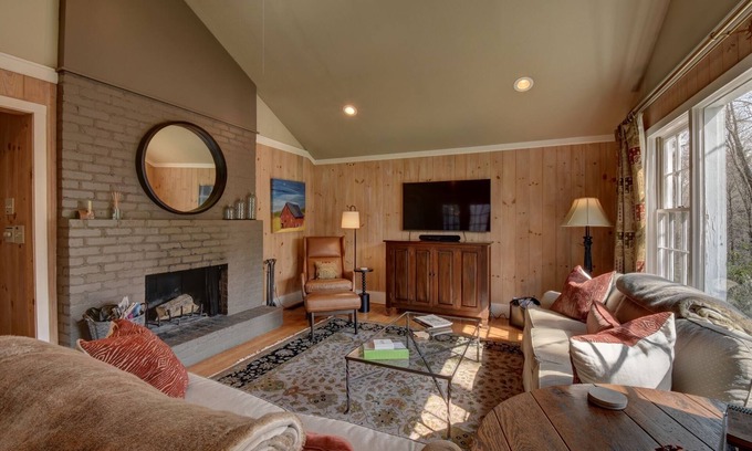 Mirror Lake Cottage | Hypnotic Screened Porch
