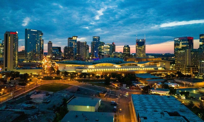 The Gulch House | Hyve - The Peacock - Walk to Broadway - Pool & Gym!