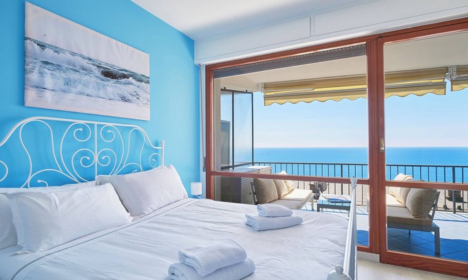 Capo Mimosa-Rollo Apartment | I Gabbiani sul Mare - Two Bedroom Apartment, Sleeps 4