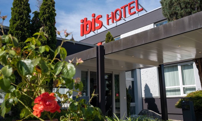 Thielle-Wavre Hotel | Ibis 3 Lacs Neuchatel Hotel