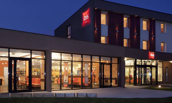 Beauvais Hotel | ibis Beauvais Aeroport