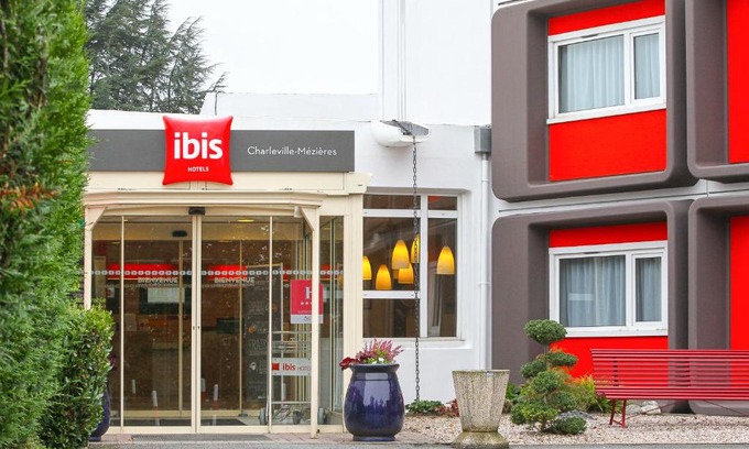Villers-Semeuse Hotel | ibis Charleville Mézières