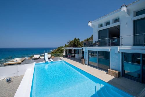 Gialiskari Villa | Icarus Luxury Beachfront Villa